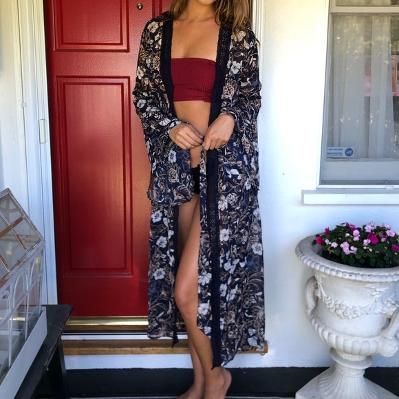Sadie & Sage Sweaters - NWT SADIE & SAGE KIMONO LONG NAVY CARDIGAN